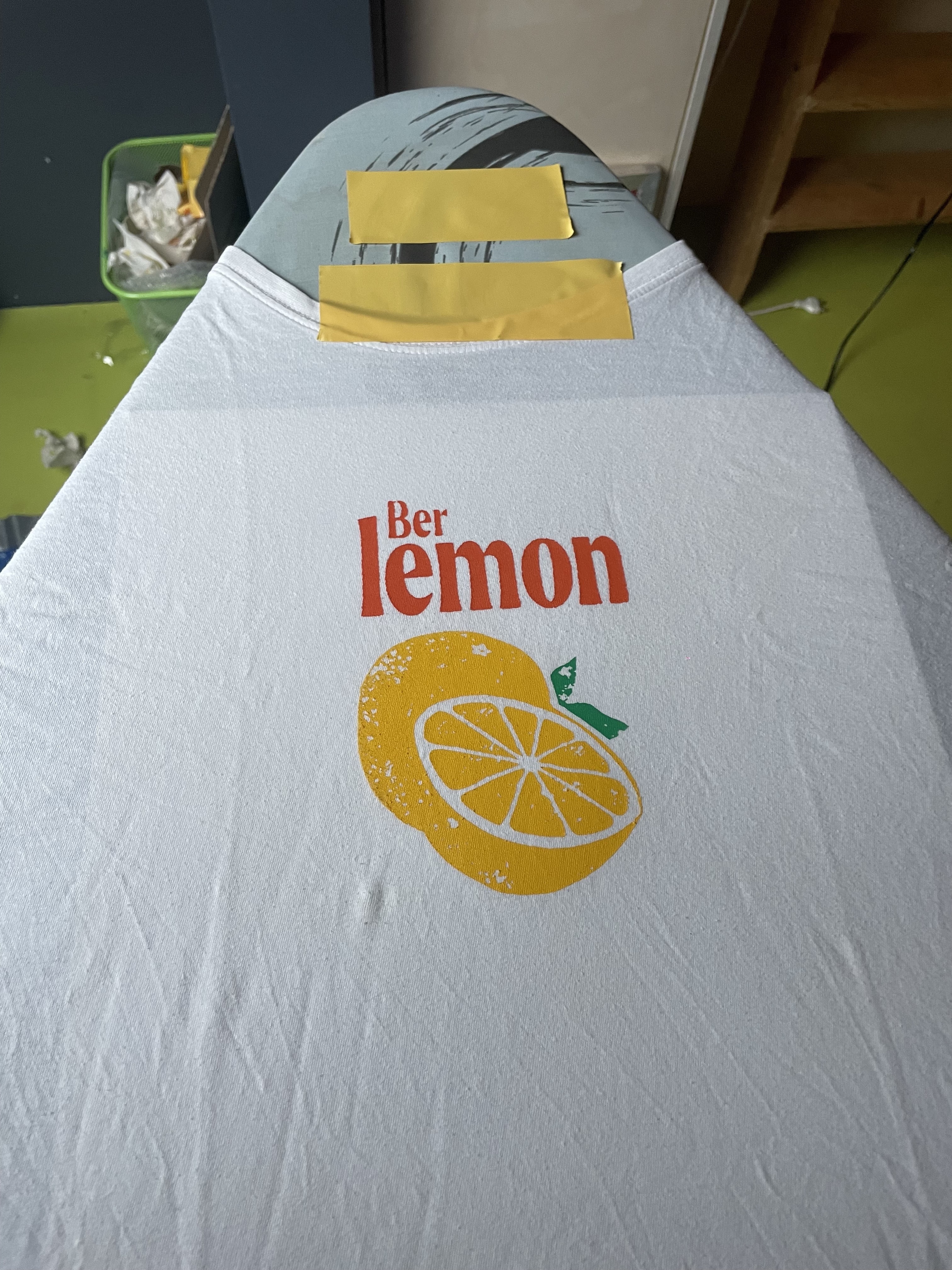 foto van een gedrukt t shirt met een Citroen en de text: Berlemon.